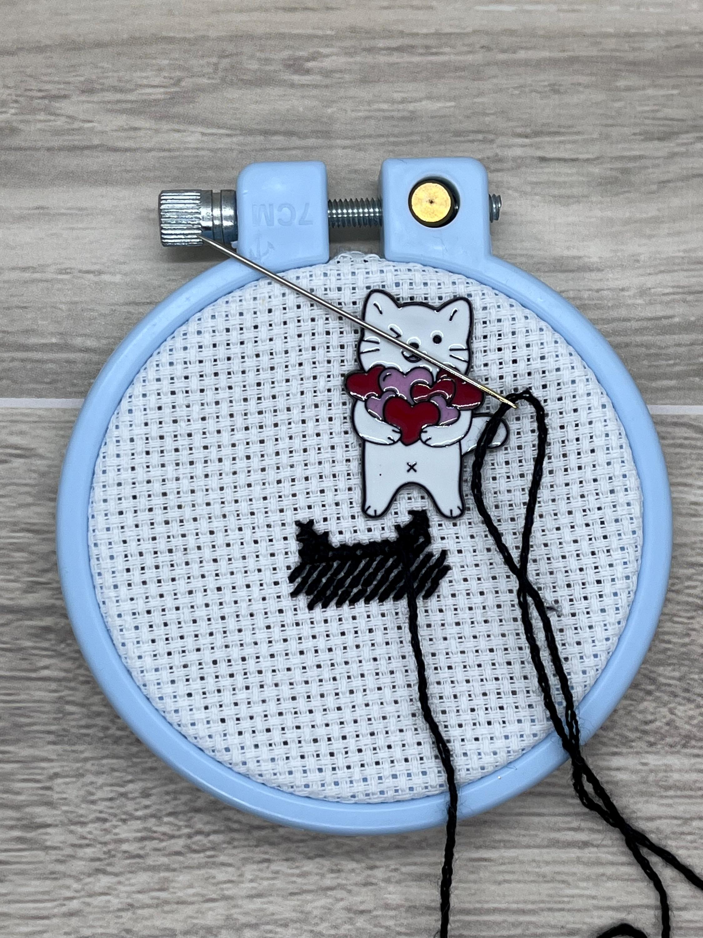 Cats with Hearts Needle Minders