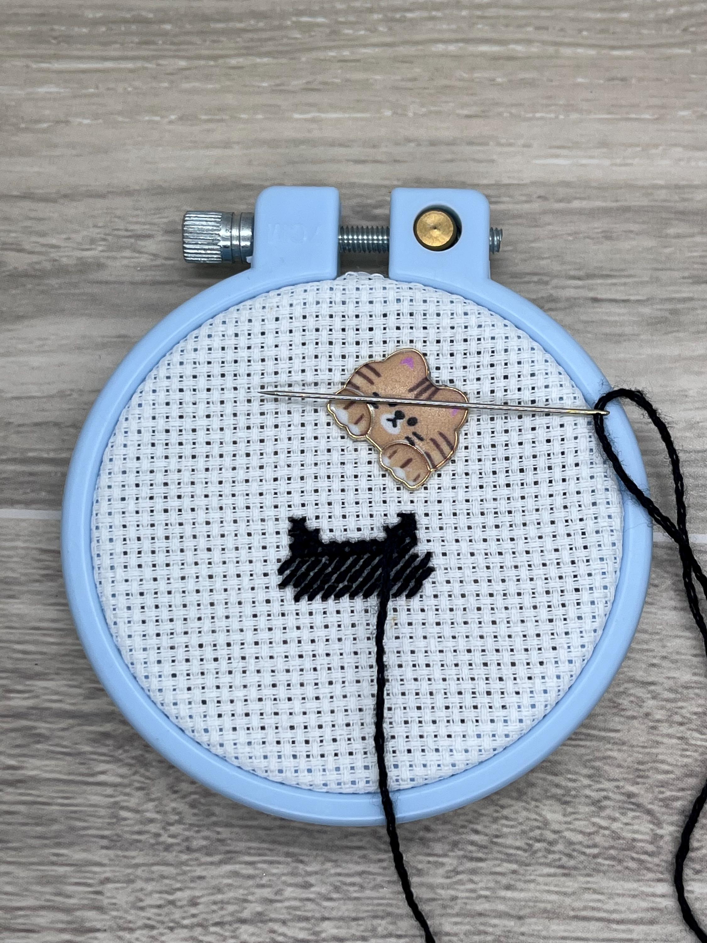 Cat Heads Needle Minders