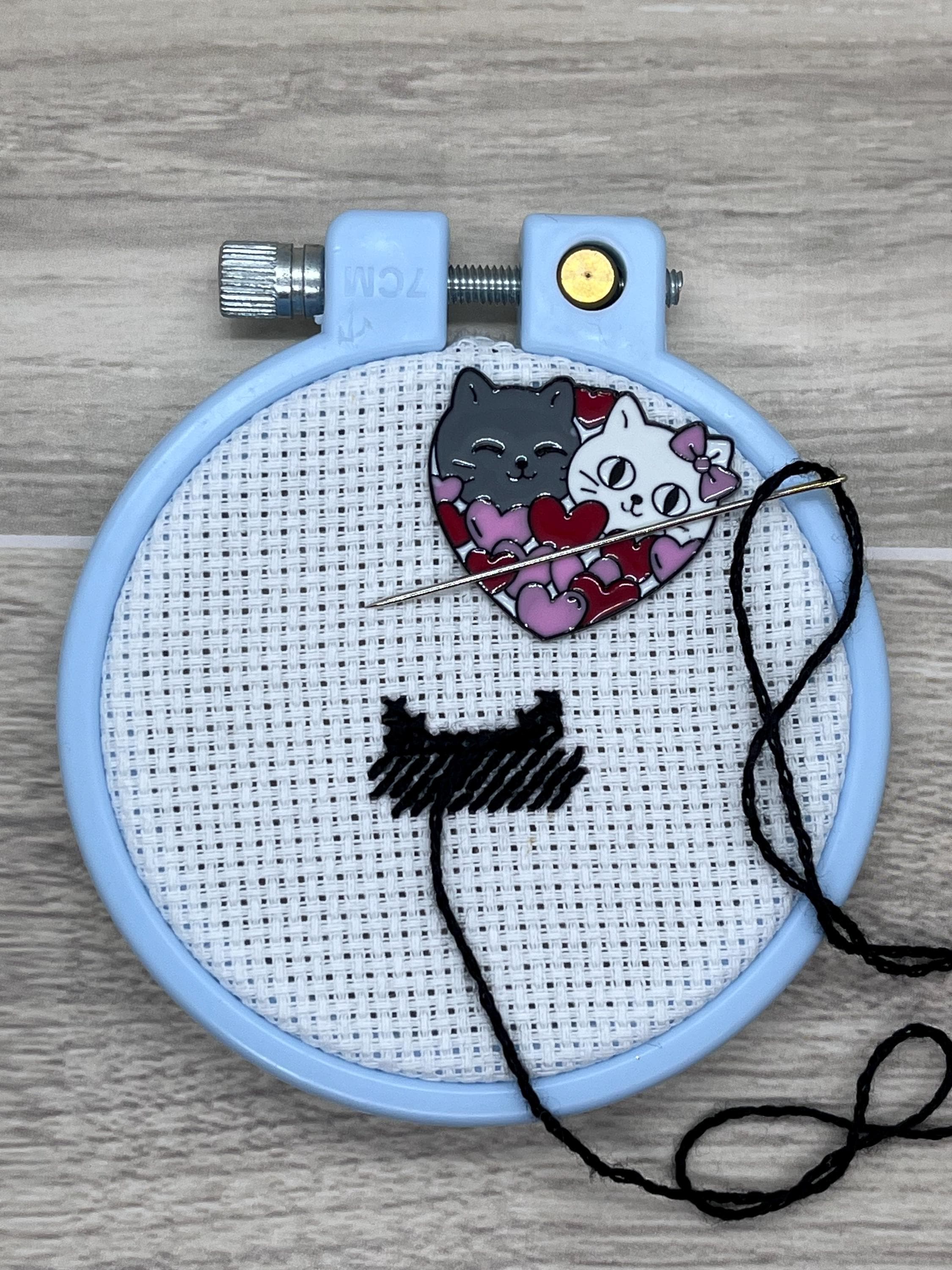 Cats with Hearts Needle Minders