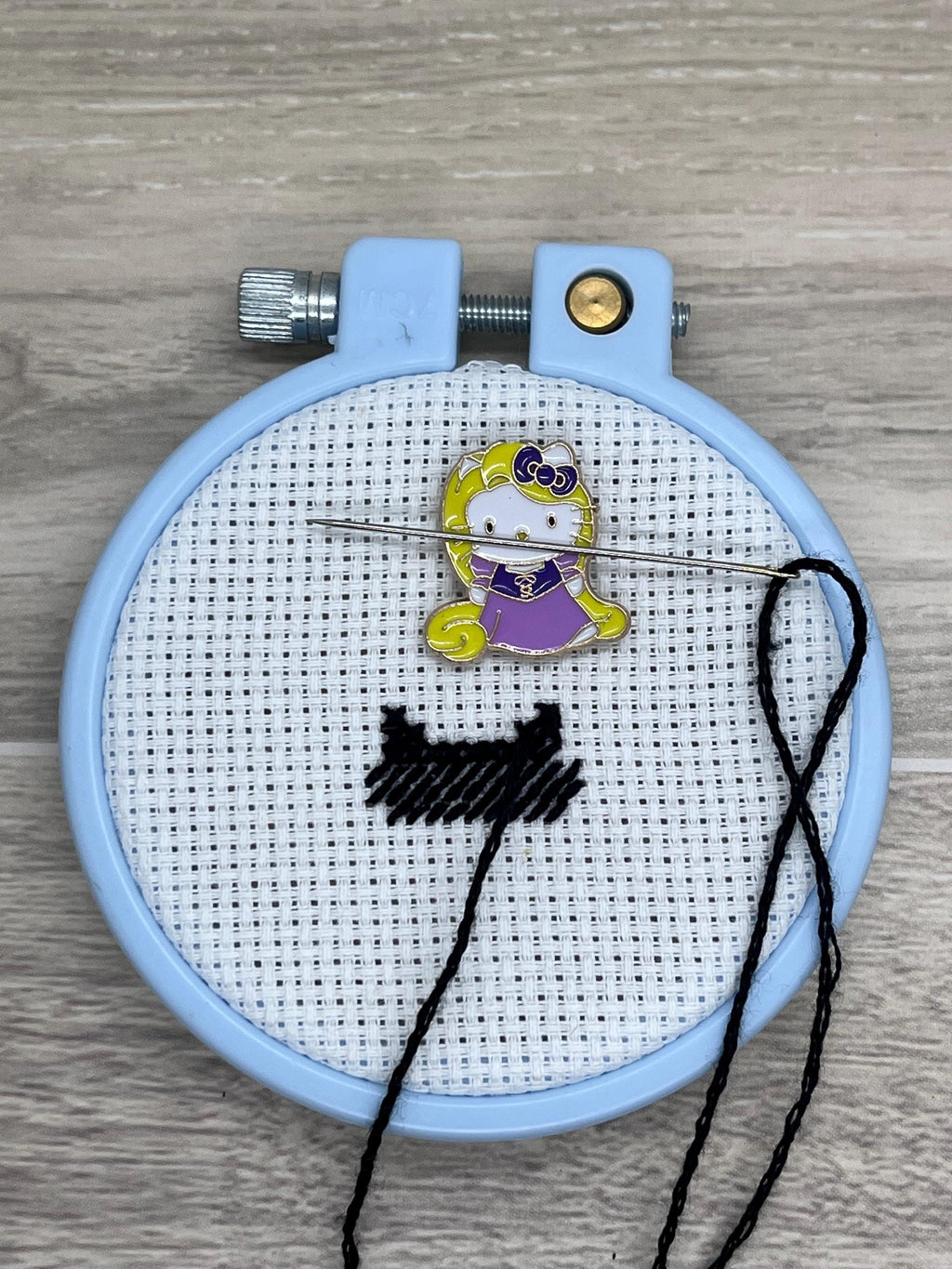 Hello Kitty Princess Needle Minder