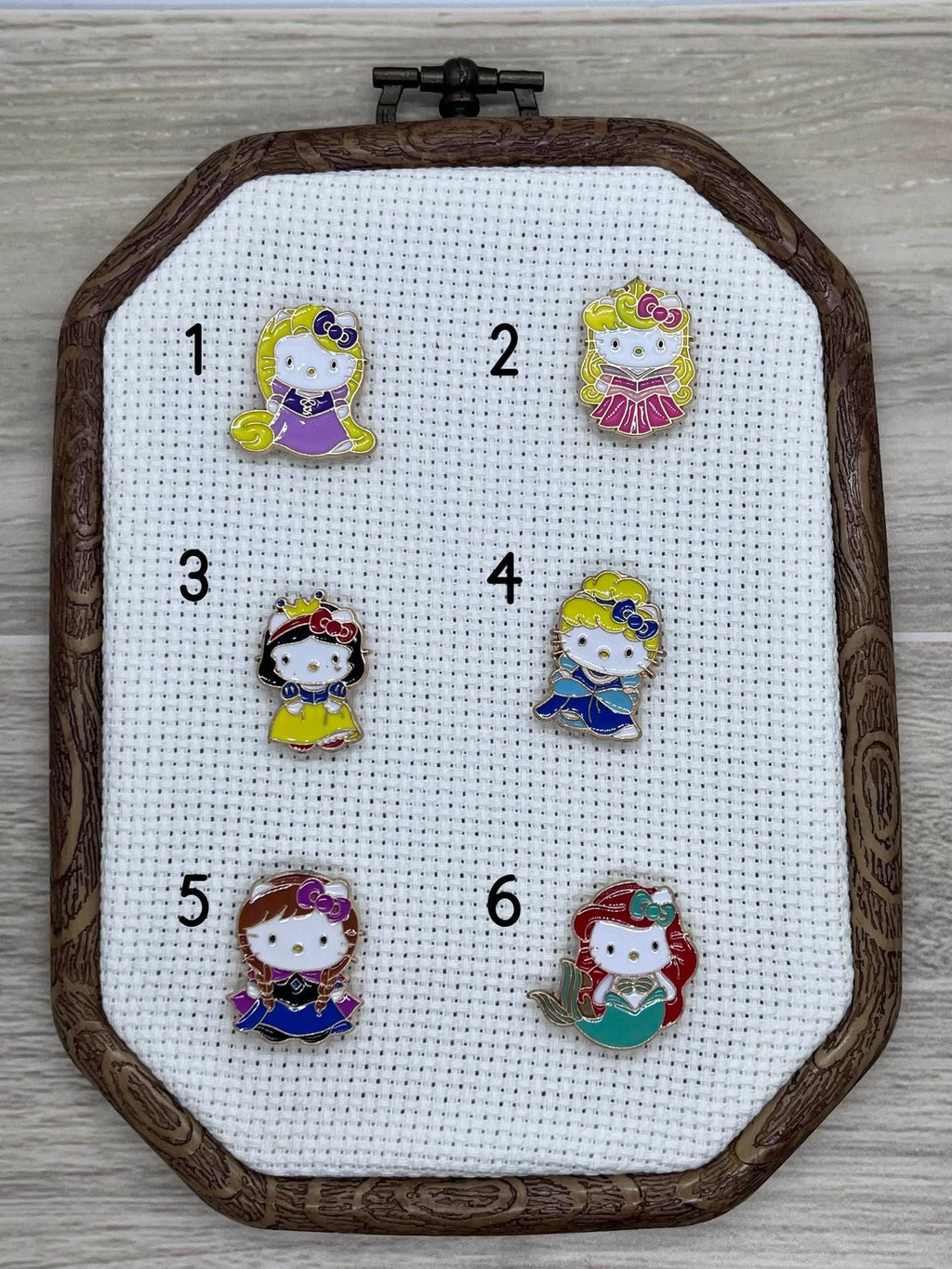 Hello Kitty Princess Needle Minder