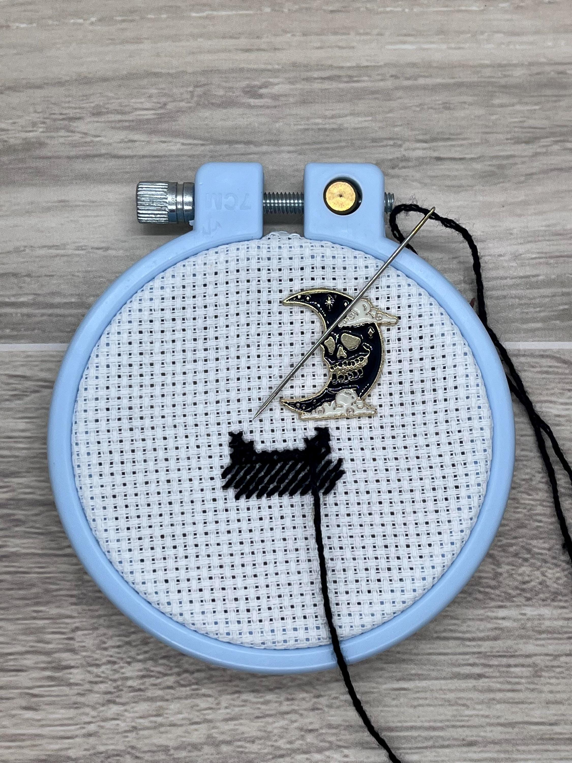 Gothic Needle Minder